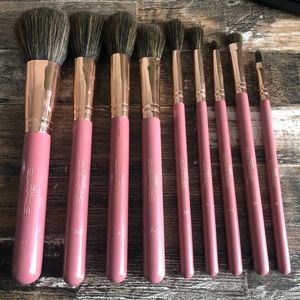 It’s my Raye Raye BH Cosmetics Brush set 💕